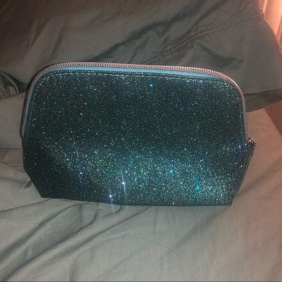 Super cute sparkly bag to hold makeup in - Picture 3 of 4